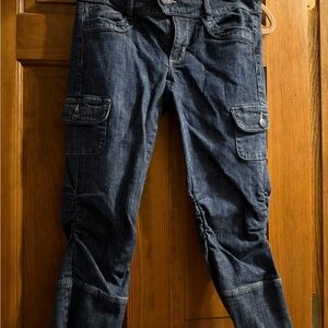 Noir women’s size 6 Dark Blue Capri Jeans.